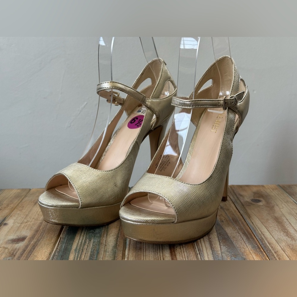 NINE WEST NW7DONETHAT Done That Gold Heels Women's Size 6.5 M